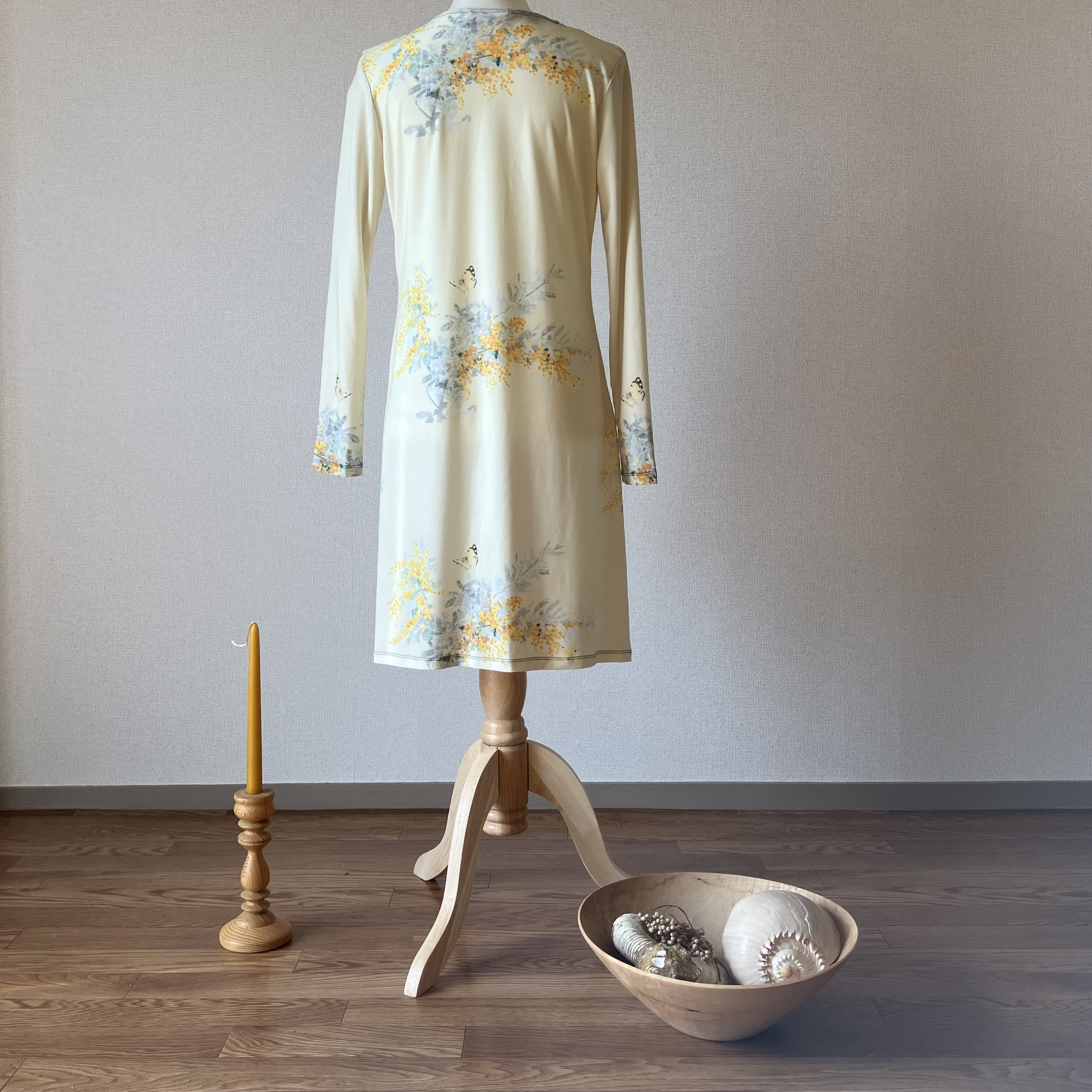 ミモザのショート丈カーディガン