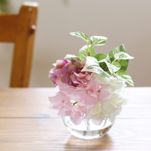 送料無料」水替え不要!!「紫陽花とグリーンのガラス花瓶アレンジ
