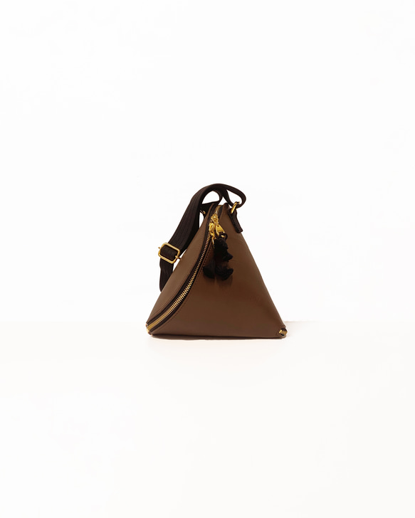 wmg. Triangle small leather bag / brown 1枚目の画像