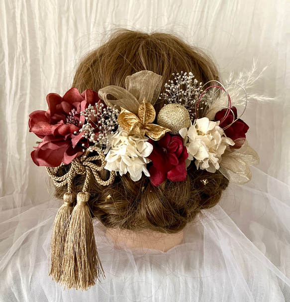 《送料無料》髪飾り 成人式 和装 卒業式 プラチナ×ゴールド×ボルドー アネモネ タッセル 1枚目の画像