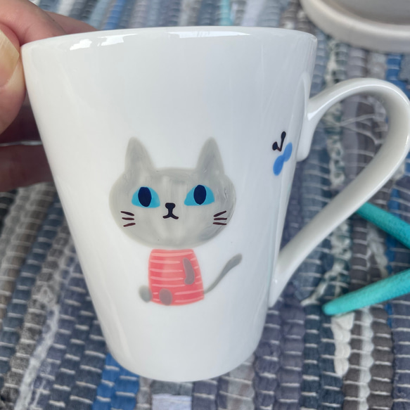 【再販】マグカップ　陶器　猫　グレー　ボーダー　手描き　ハンドペイント 磁器　名入れ 5枚目の画像