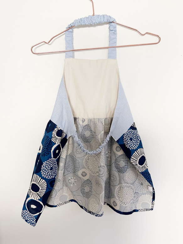 北欧風ブルー大花ドレスエプロン三角巾2点セット 5枚目の画像