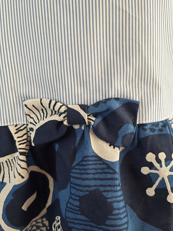 北欧風ブルー大花ドレスエプロン三角巾2点セット 4枚目の画像