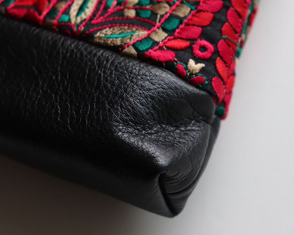 indian embroidery　がま口スマホショルダー 　Red paisley×Black 3枚目の画像