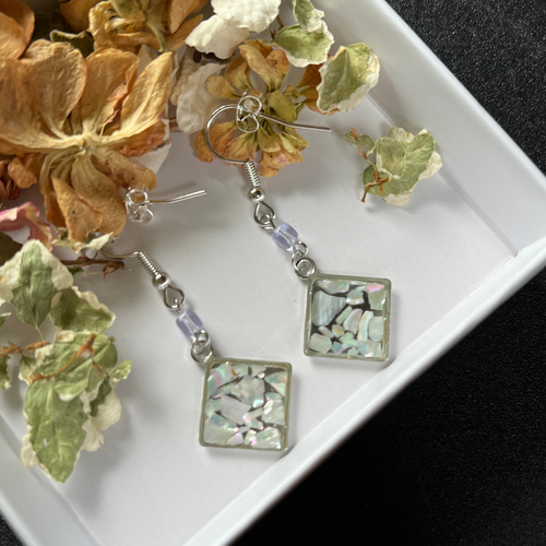 螺鈿風シェルフレークレジンピアス ピアス（フック・チェーン