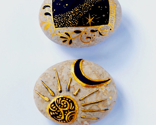 波の形の置石　天然石 不規則な形状 インテリア　川の石　河　ウェイブ　オブジェ 波の形の置石 天然石 不規則な形状 インテリア 川の石 河 ウェイブ