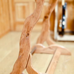 【24時間以内に発送】手作り木工　木製ギタースタンド （チーク）６本掛け 8枚目の画像