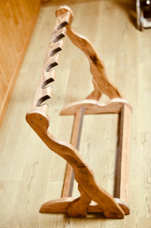 【24時間以内に発送】手作り木工　木製ギタースタンド （チーク）６本掛け 12枚目の画像