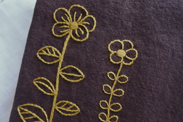 凛とした花　刺繍　文庫本　ブックカバー　チョコ色 3枚目の画像