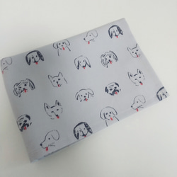 【選べる3サイズ】落書き風犬 グレー ランチョンマットネームタグつき 4枚目の画像