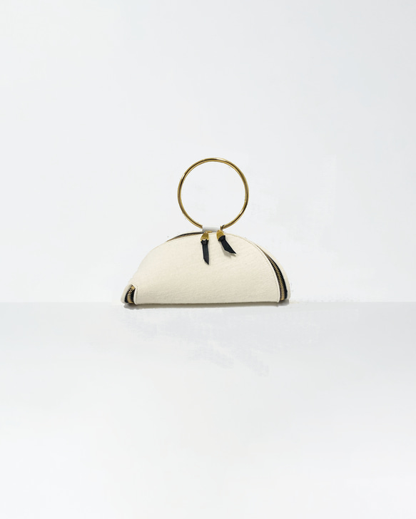 wmg. Thick felt small clutch bag / white 1枚目の画像