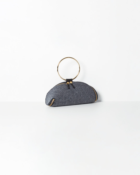 wmg. Thick felt small clutch bag / gray 1枚目の画像