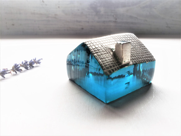 ガラスの家　置物　ブルー クリア　銀彩屋根 8枚目の画像