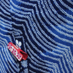 ◇現代 有松鳴海絞　浴衣◇【濃紺・青】幾重にも広がる波紋に短冊が浮かぶ儚い雰囲気　裄67ｃｍ　木綿　浴衣 6枚目の画像