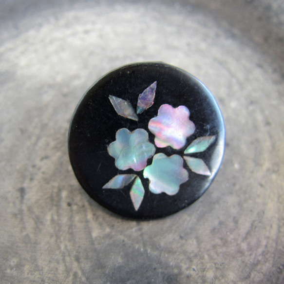 螺鈿細工ボタン23mm花柄フランスアンティーク アクセサリー素材コレクション 1枚目の画像