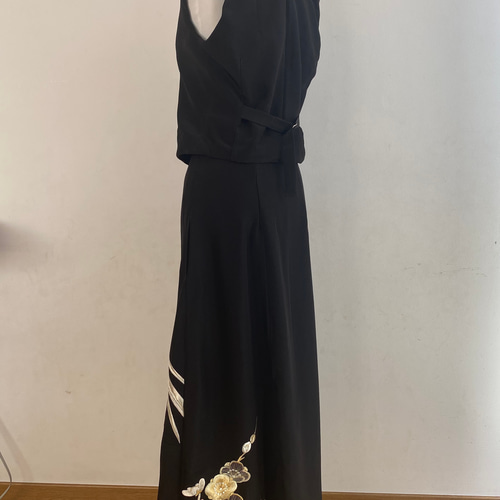 着物リメイク 黒留袖 紋入り 鳥柄刺繍 バード 巻きスカート
