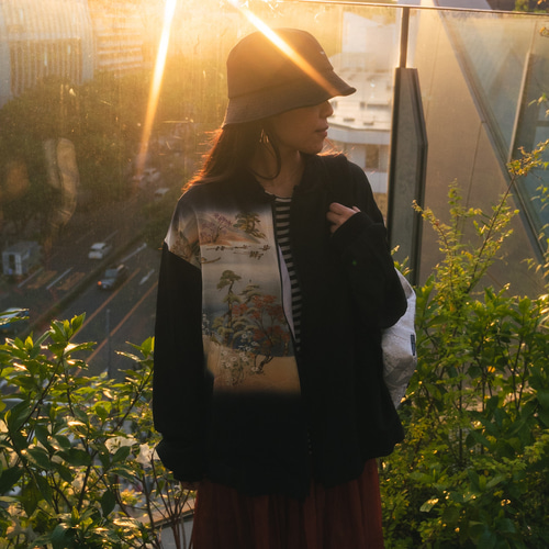 着物リメイク 黒留袖 紋入り MA1 ボンバージャケット ユニセックス  