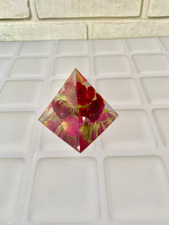 きらめくクリスタルハーバリウム〜led rose〜pyramid type 6枚目の画像
