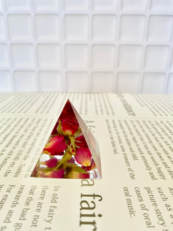 きらめくクリスタルハーバリウム〜led rose〜pyramid type 5枚目の画像