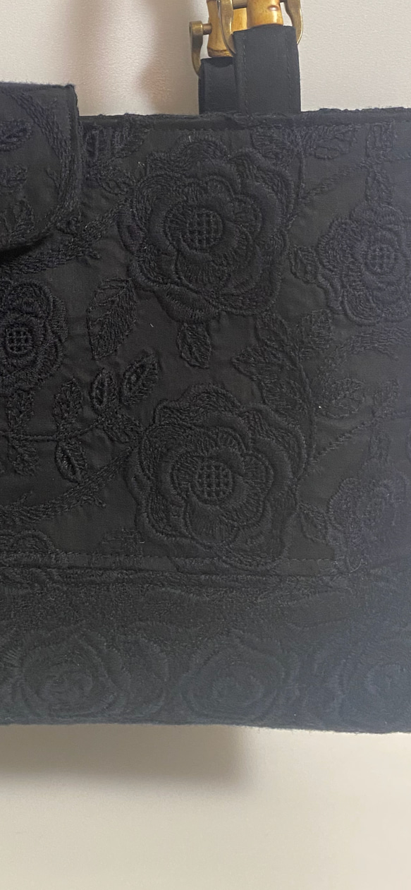 Ｓ横長　刺繍シリーズ 「バラ」バンブー　お洒落な黒いバッグ　和装にも… 5枚目の画像
