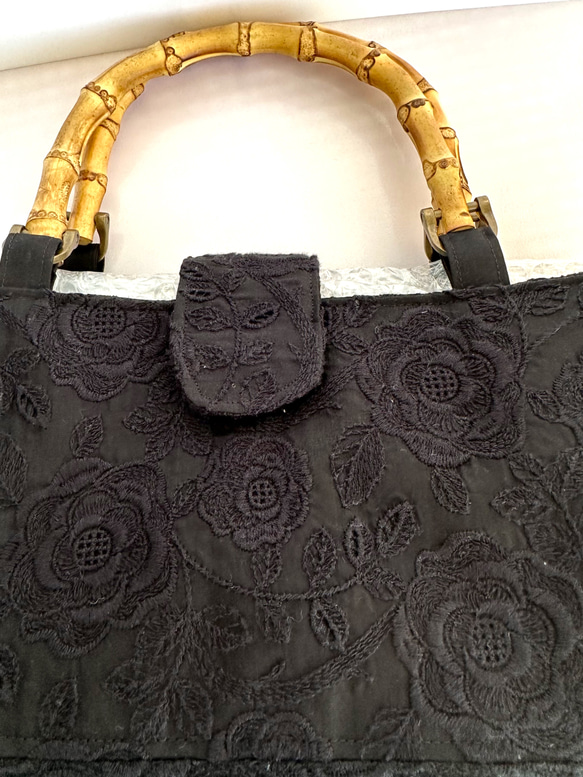 Ｓ横長　刺繍シリーズ 「バラ」バンブー　お洒落な黒いバッグ　和装にも… 1枚目の画像