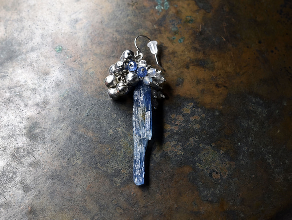 “Y-sama only”藍晶石、蓬鬆的鈴鐺、拉長石和 Herkimer 鑽石耳環 第2張的照片