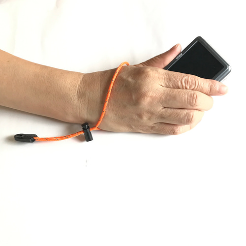 パラコード製ハンドストラップ（バイオニクス迷彩色・太さ4mm）送料