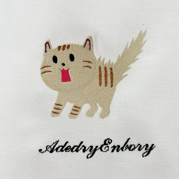 【送料無料】驚き猫の刺繍 zip式外側ポケット付きキャンバスコットントートバッグ＜ホワイト＞ 3枚目の画像