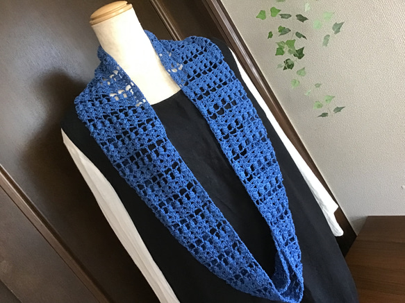 麻100%(リネン、ラミー)ブルーの模様編みスヌード 4枚目の画像