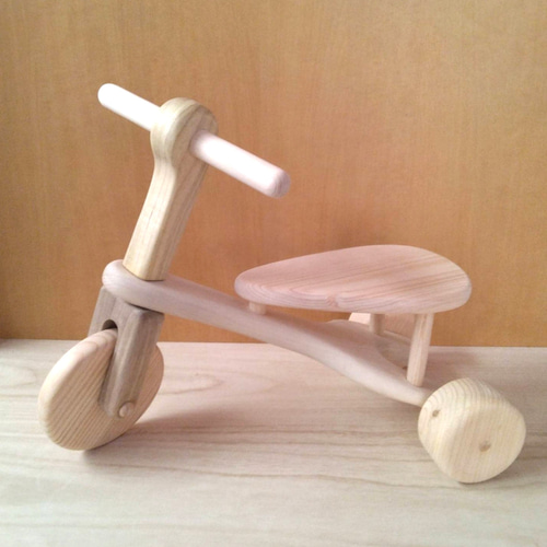 ハンドメイド木製 三輪車 KInderfeets知育木製三輪車について