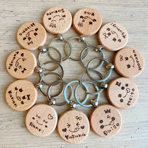 世界に一つのお名前入りキーホルダー 出産祝い 名入れ 卒園 入学 木製