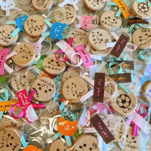 世界に一つのお名前入りキーホルダー 出産祝い 名入れ 卒園 入学 木製