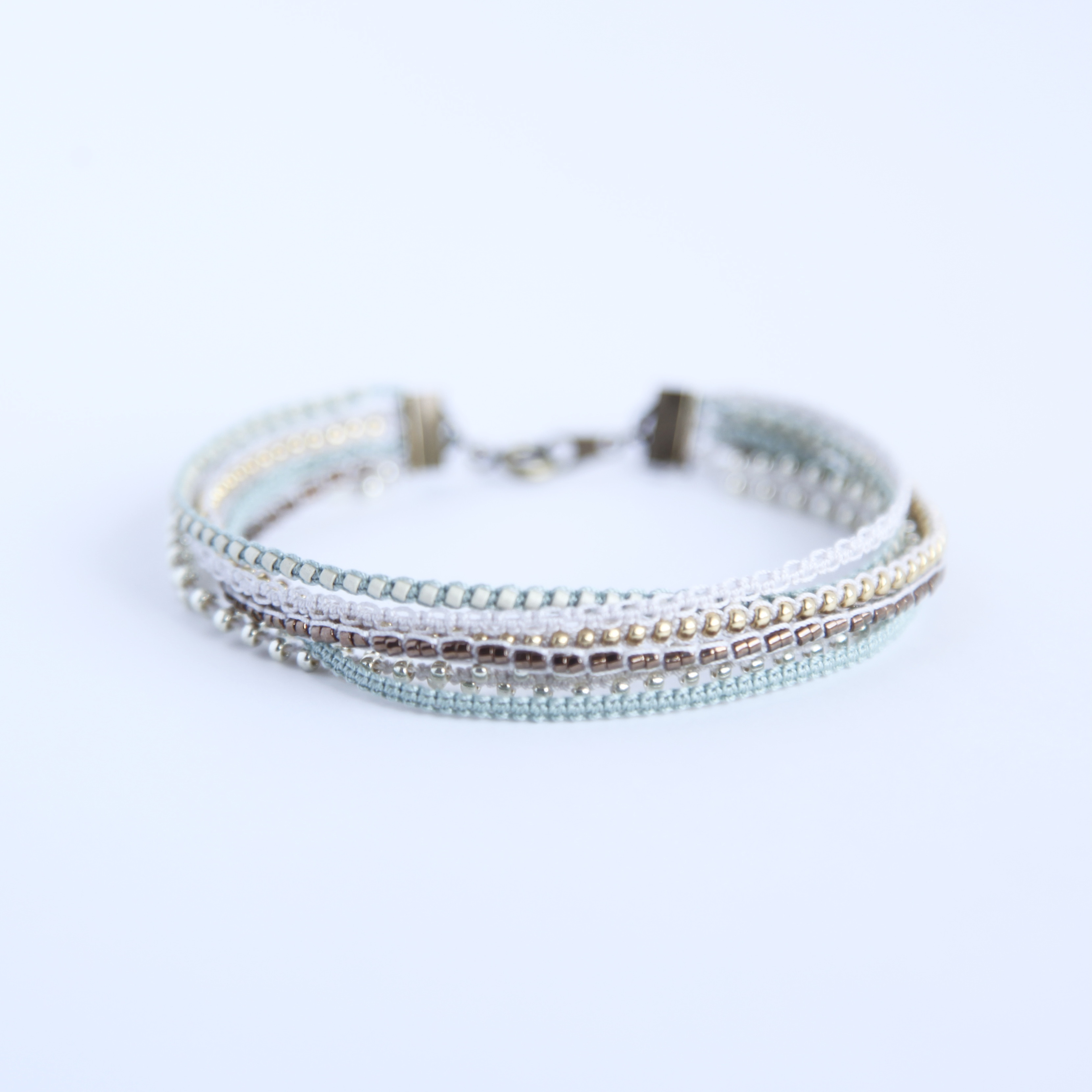 タティングレース×ビーズ　６連ブレスレット　マルチカラー