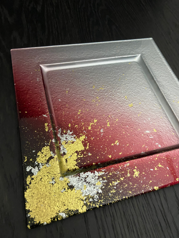 漆ガラス食器　角リムプレート31ｃｍ/グラデーション金箔【3色あり】 5枚目の画像
