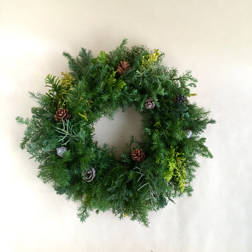 針葉樹のクリスマスリース 045323e44b8245a70a470bbf40cb3e