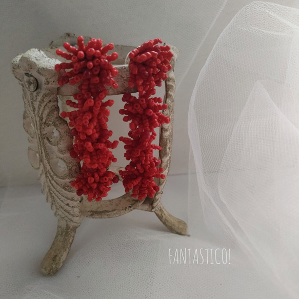 もりもりビーズ刺繍❤️エスニック珊瑚の大ぶりゆらゆらピアス❤️ハンド刺繍手刺繍 赤レッド プレゼントギフト イヤリング 3枚目の画像