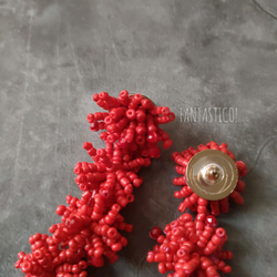 もりもりビーズ刺繍❤️エスニック珊瑚の大ぶりゆらゆらピアス❤️ハンド刺繍手刺繍 赤レッド プレゼントギフト イヤリング 5枚目の画像