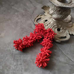 もりもりビーズ刺繍❤️エスニック珊瑚の大ぶりゆらゆらピアス❤️ハンド刺繍手刺繍 赤レッド プレゼントギフト イヤリング 4枚目の画像