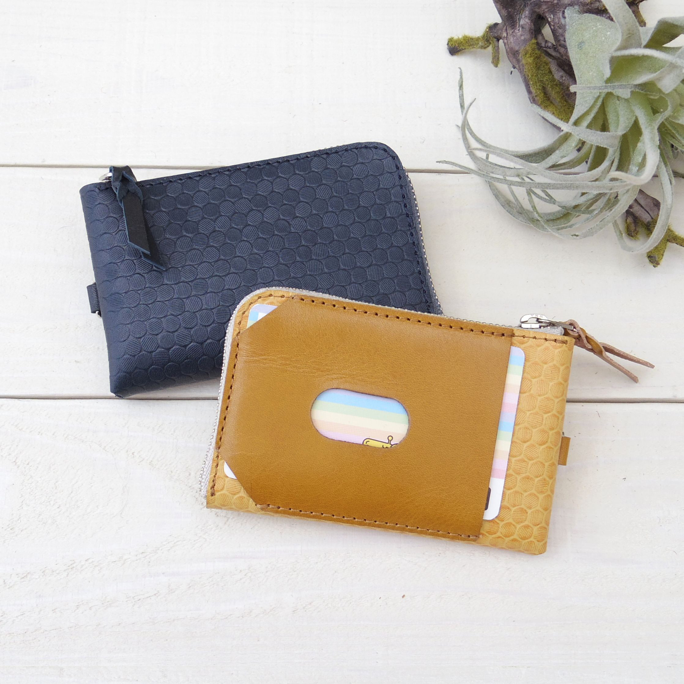 ミニマム財布☆ドット型押し×ヌメ革コンビ☆本革 / L字ファスナー / 手のひらサイズ