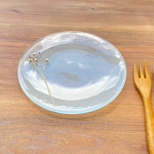 夏海色を映す水たまりU」丸いガラスのお皿 皿 プレート ガラス工芸