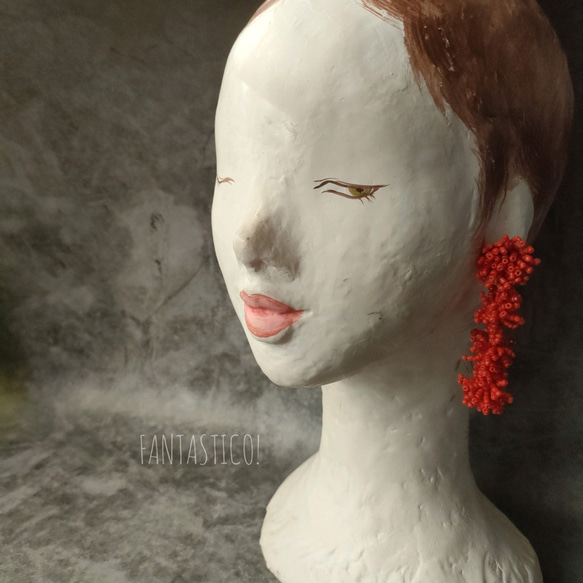 もりもりビーズ刺繍❤️エスニック珊瑚の大ぶりピアス❤️ハンド刺繍手刺繍 赤レッド プレゼント ギフト イヤリング 2枚目の画像