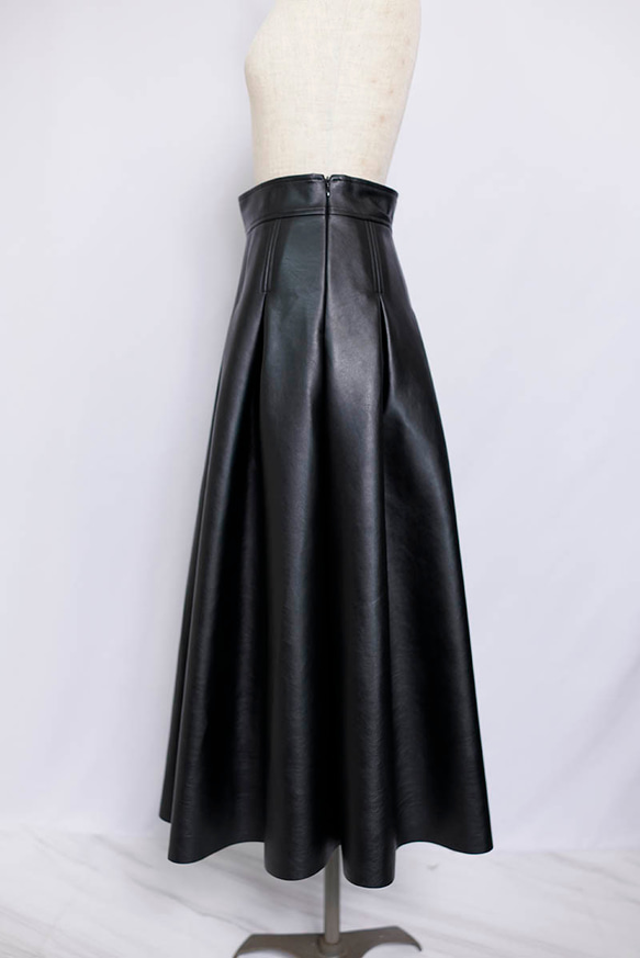 エコレザー フレアスカート モードテイスト ブラック アイボリー 2サイズ 18枚目の画像