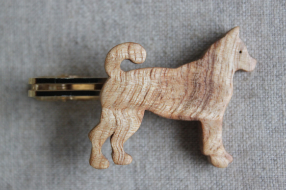 日本犬木製ネクタイピン 1枚目の画像