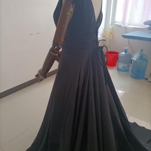 高品質！黒いサテンロングワンピース 二次会ドレス クラシカル  