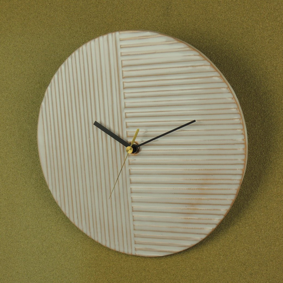壁掛け時計（白・ストライプ）　 2枚目の画像
