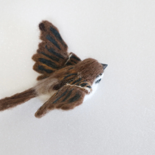 【羊毛フェルト】雀　鳥　羽広げ 羊毛フェルト】雀 鳥 羽広げ 羊毛フェルト キット