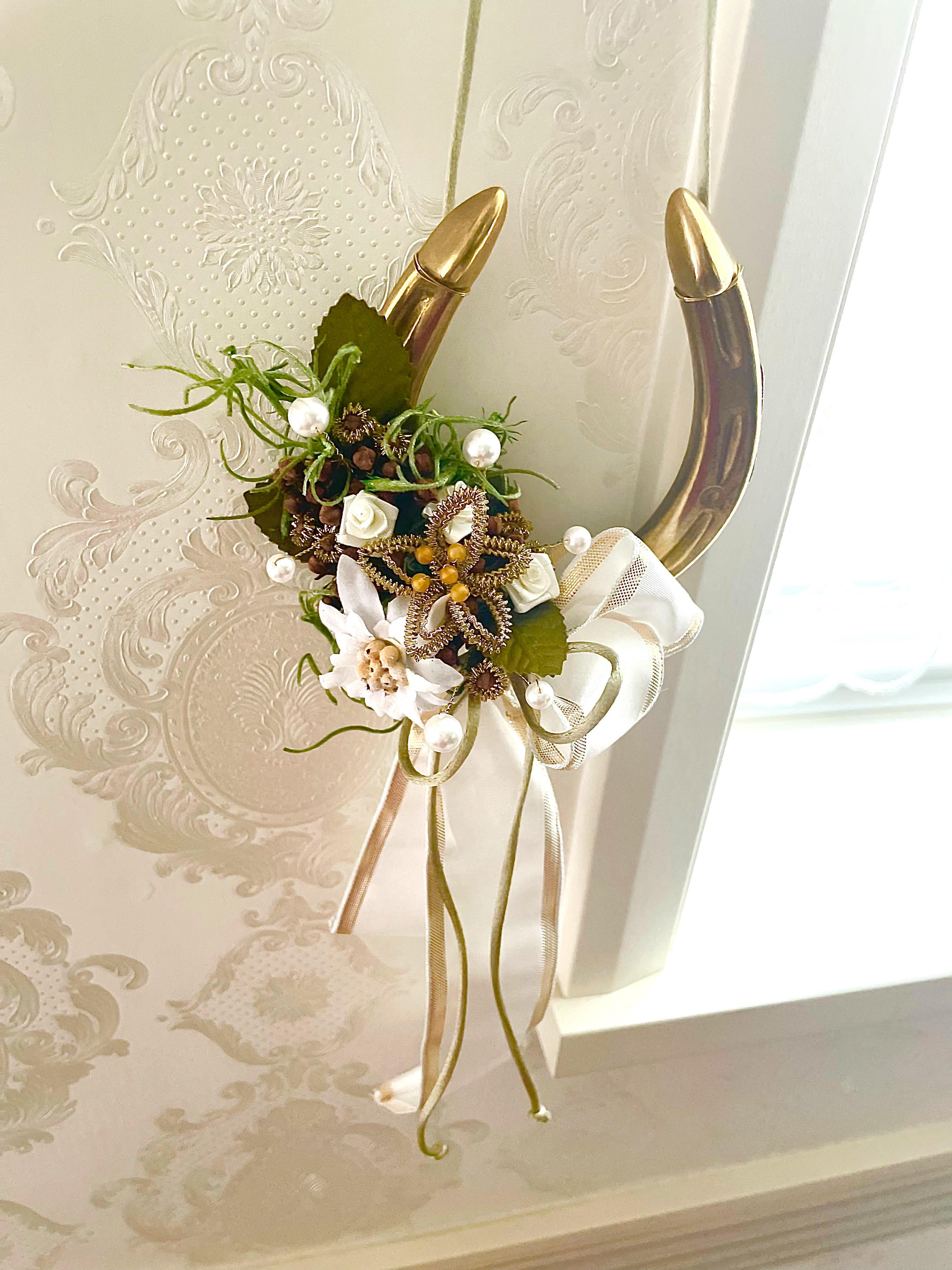 再販《受注制作》ヨーロッパの幸運のお守り〜キラリと輝く真鍮の馬蹄型(ホーフアイゼン)飾り①エーデルワイス