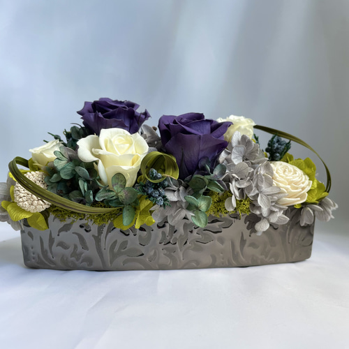 シックなプリザーブドフラワーアレンジ プリザーブドフラワー seed