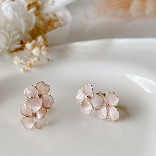 【再入荷】 再販】桜ハンドメイド2024 2wayピアス 花びら サクラ色 イヤリング・ノンホールピアス