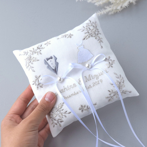 名入れ】刺繍のリングピロー | シルバーグレー | ナチュラル